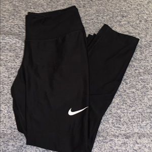 Capri Nike Athletic Leggings